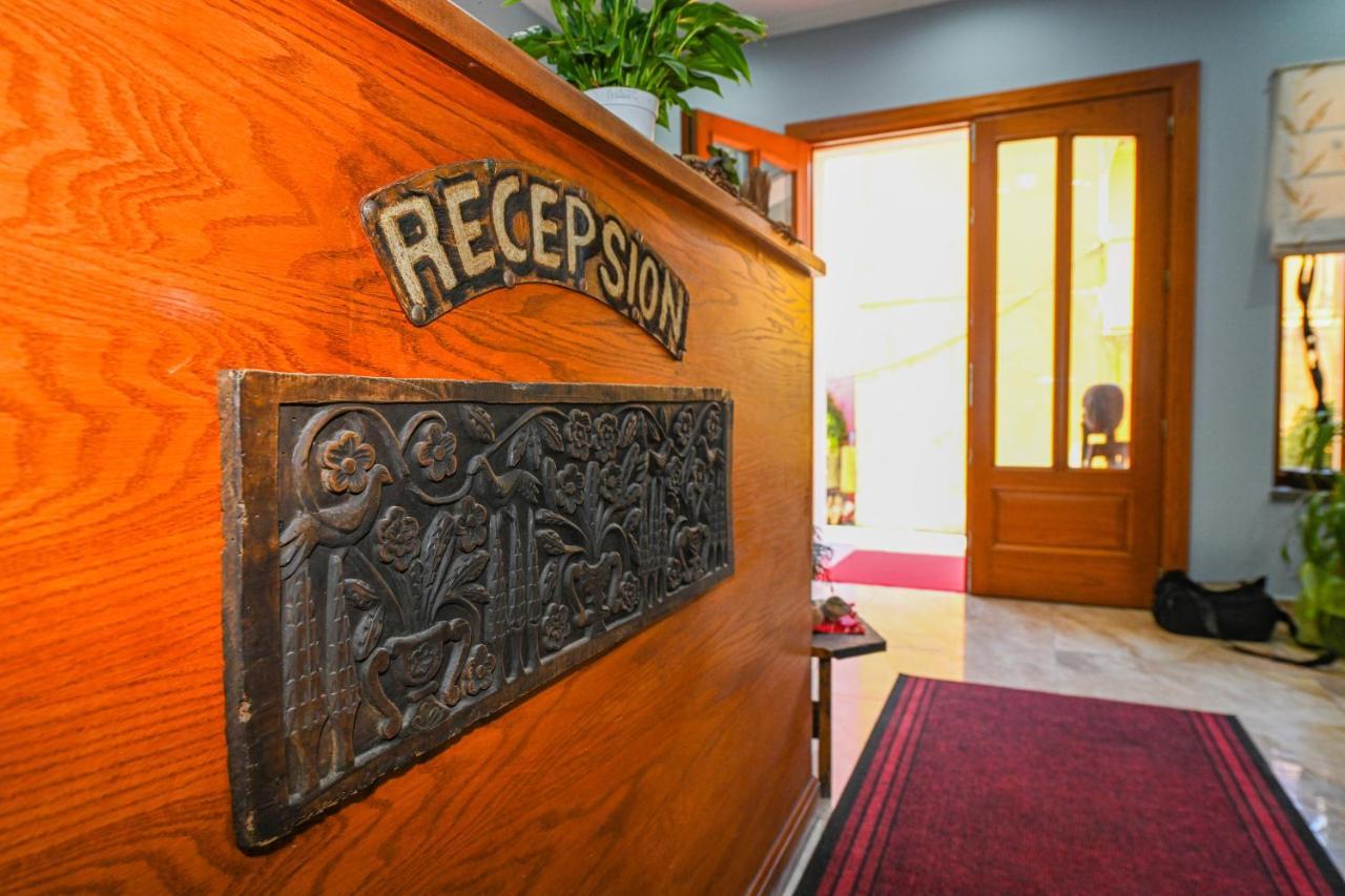 Hotel Epoka Shkodër Dış mekan fotoğraf